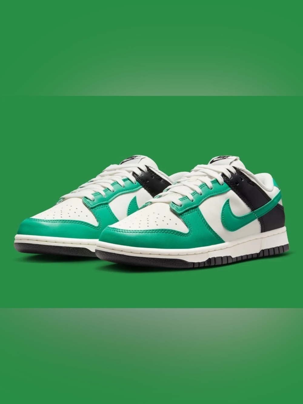 Nike Dunk Low
Celtics
US 6.5 EUC - Picture 1 of 11